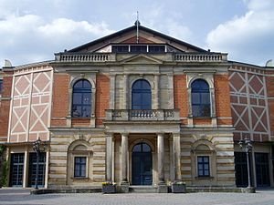 Die Bayreuther Festspielhaus.